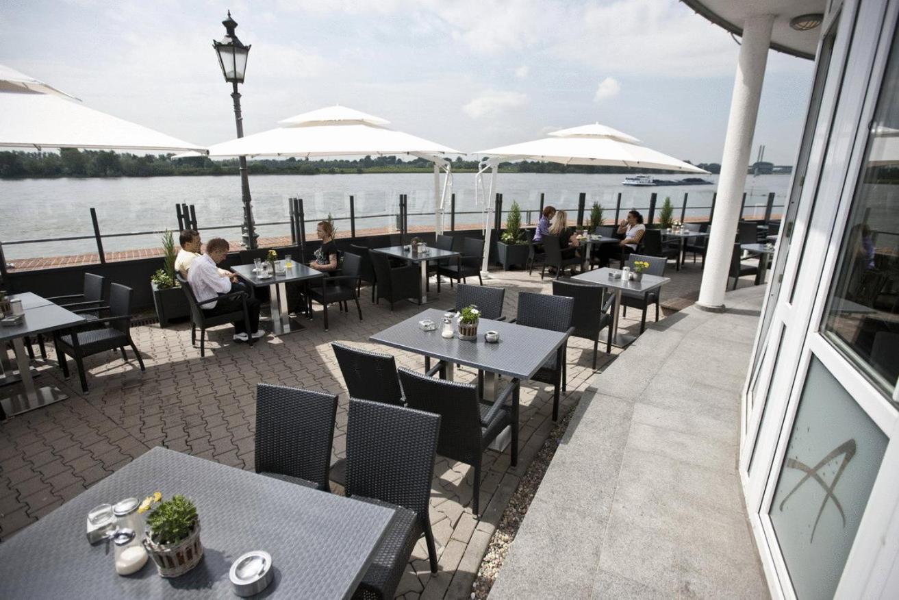 Hotel Rheinpark Рийс Екстериор снимка