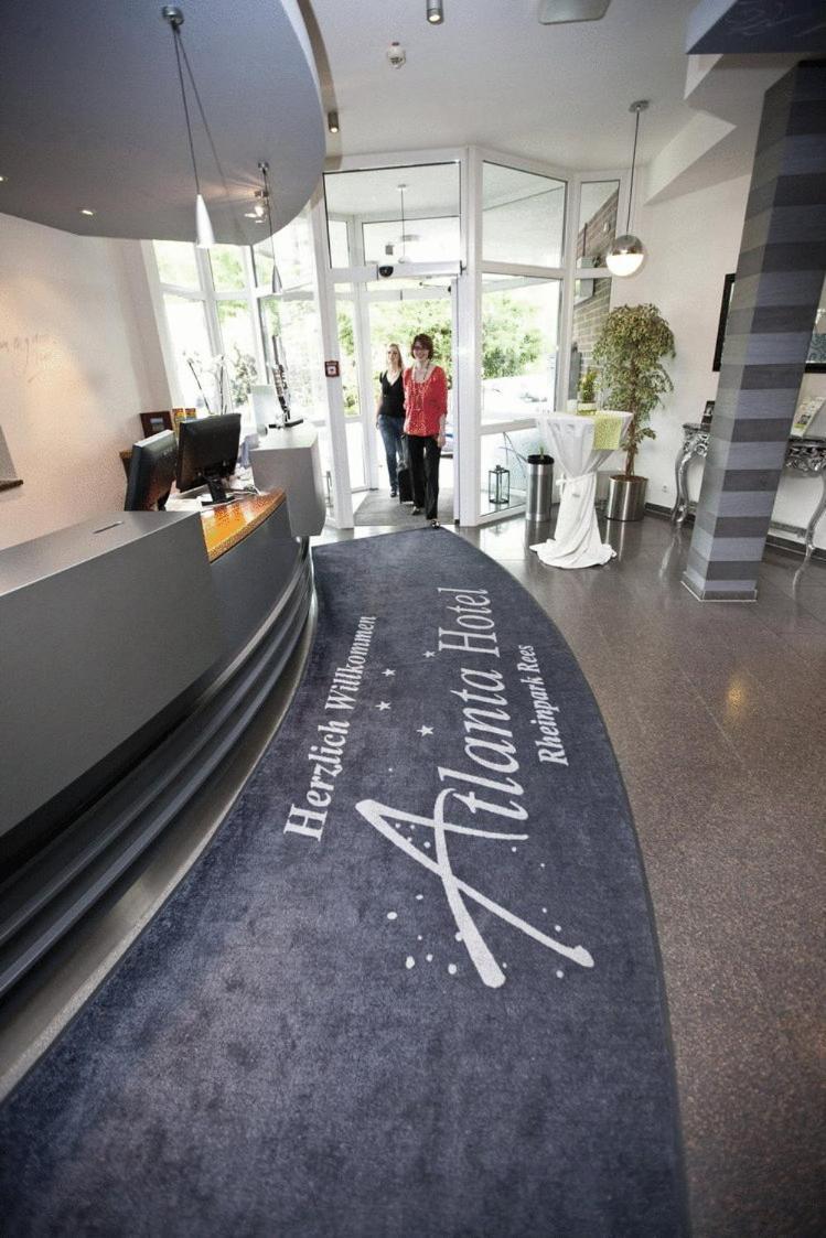 Hotel Rheinpark Рийс Екстериор снимка