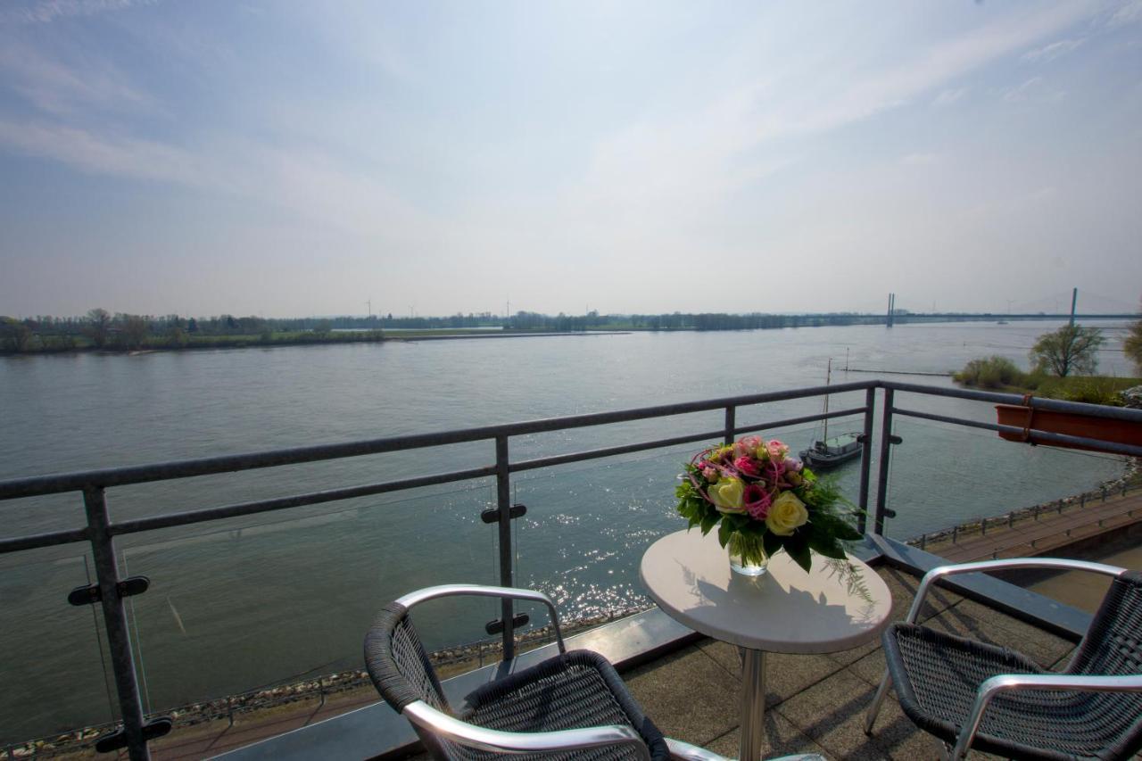 Hotel Rheinpark Рийс Екстериор снимка