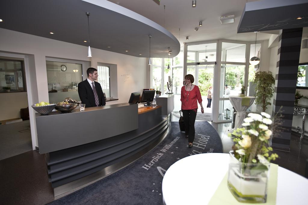 Hotel Rheinpark Рийс Екстериор снимка