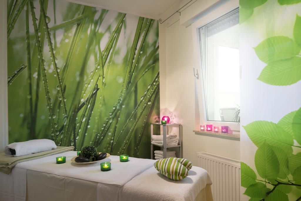 Hotel Rheinpark Рийс Екстериор снимка