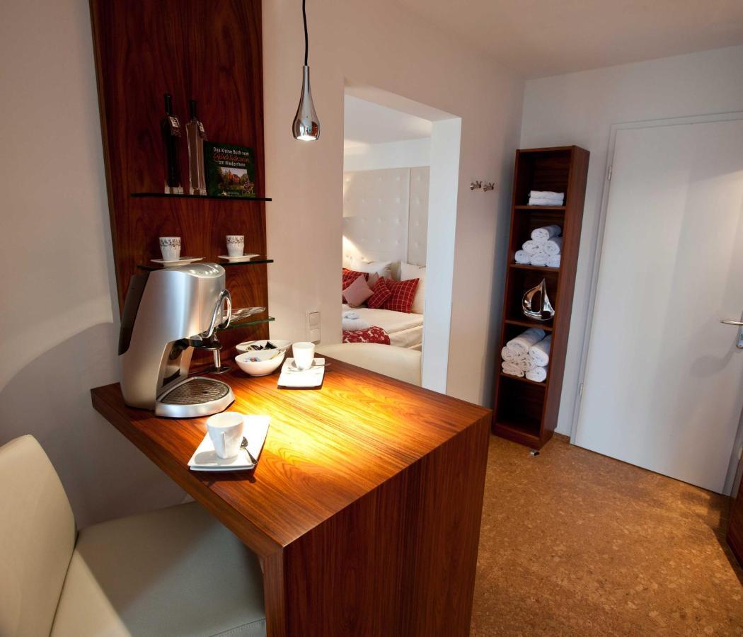 Hotel Rheinpark Рийс Екстериор снимка